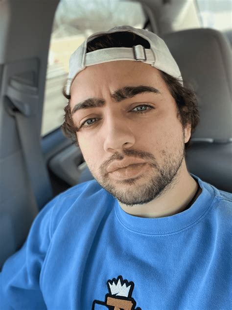 Streamer Mizkif has earned an astonishing net worth of $1 million!